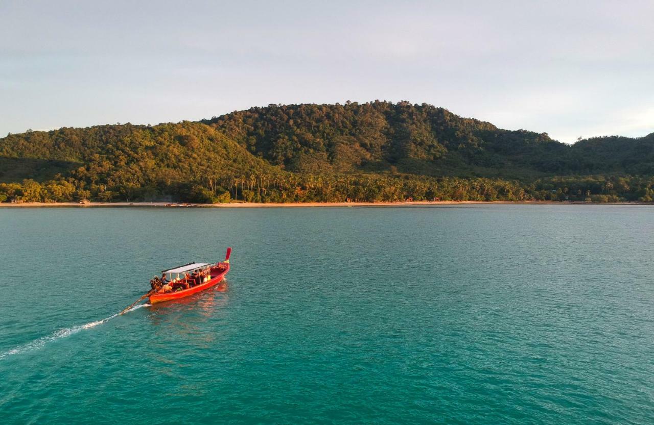 Baan Mai Beachfront Lone Island Phuket Εξωτερικό φωτογραφία