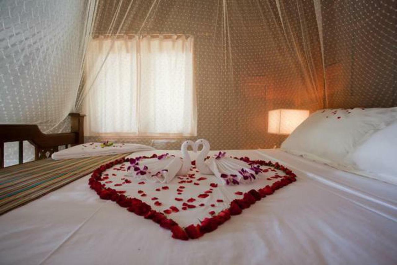 Baan Mai Beachfront Lone Island Phuket Εξωτερικό φωτογραφία