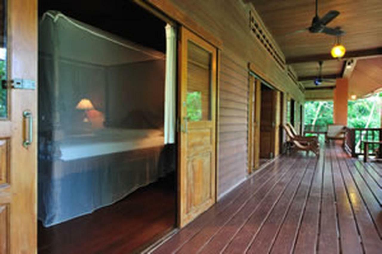 Baan Mai Beachfront Lone Island Phuket Εξωτερικό φωτογραφία