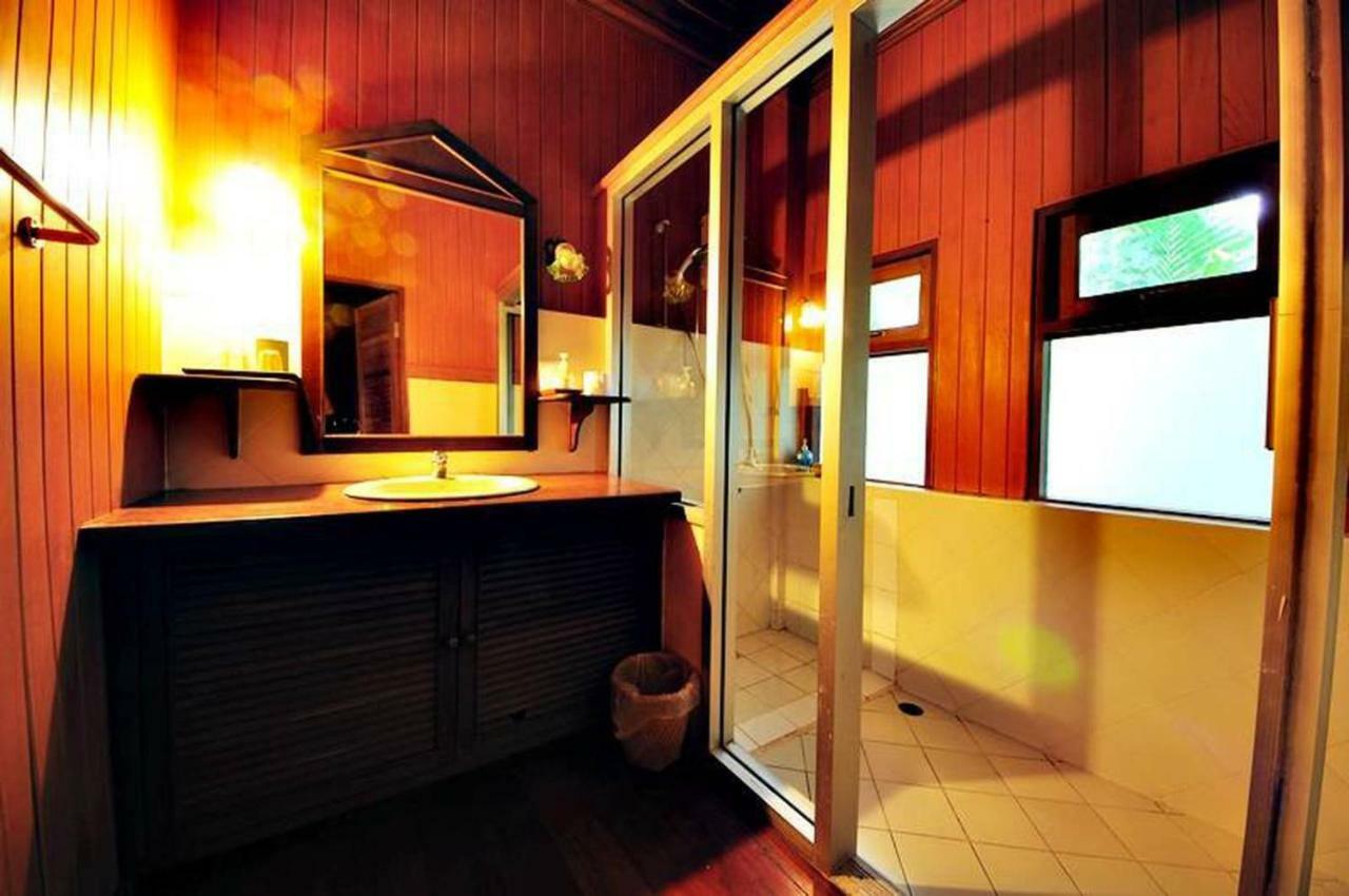 Baan Mai Beachfront Lone Island Phuket Εξωτερικό φωτογραφία