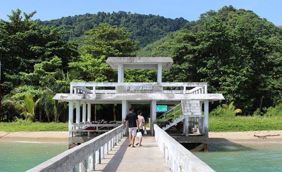 Baan Mai Beachfront Lone Island Phuket Εξωτερικό φωτογραφία