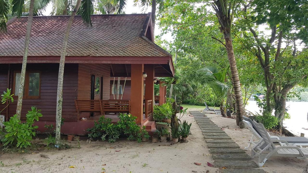 Baan Mai Beachfront Lone Island Phuket Εξωτερικό φωτογραφία